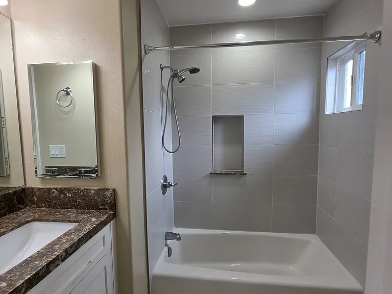 2516 Graham Ave #4 — Photo 20