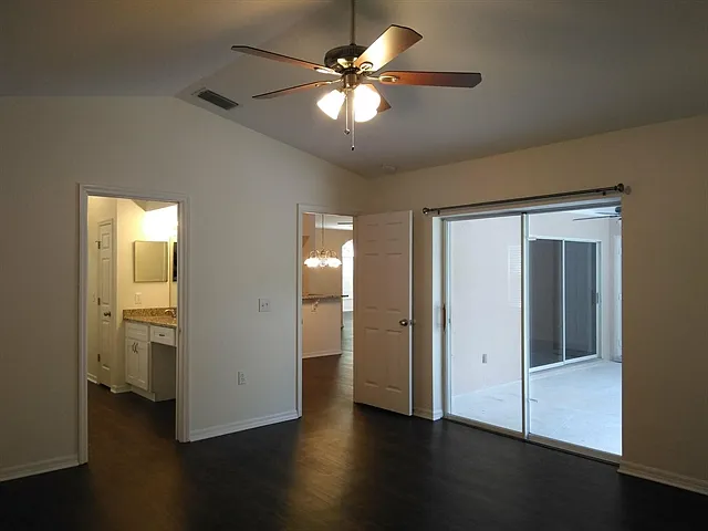 1443 Baythorn Dr — Photo 11