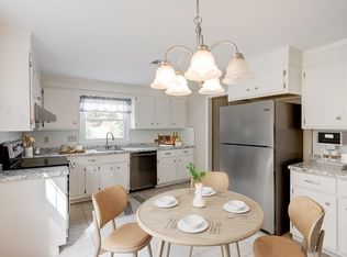 10 Everett St #1, Wellesley, MA 02482