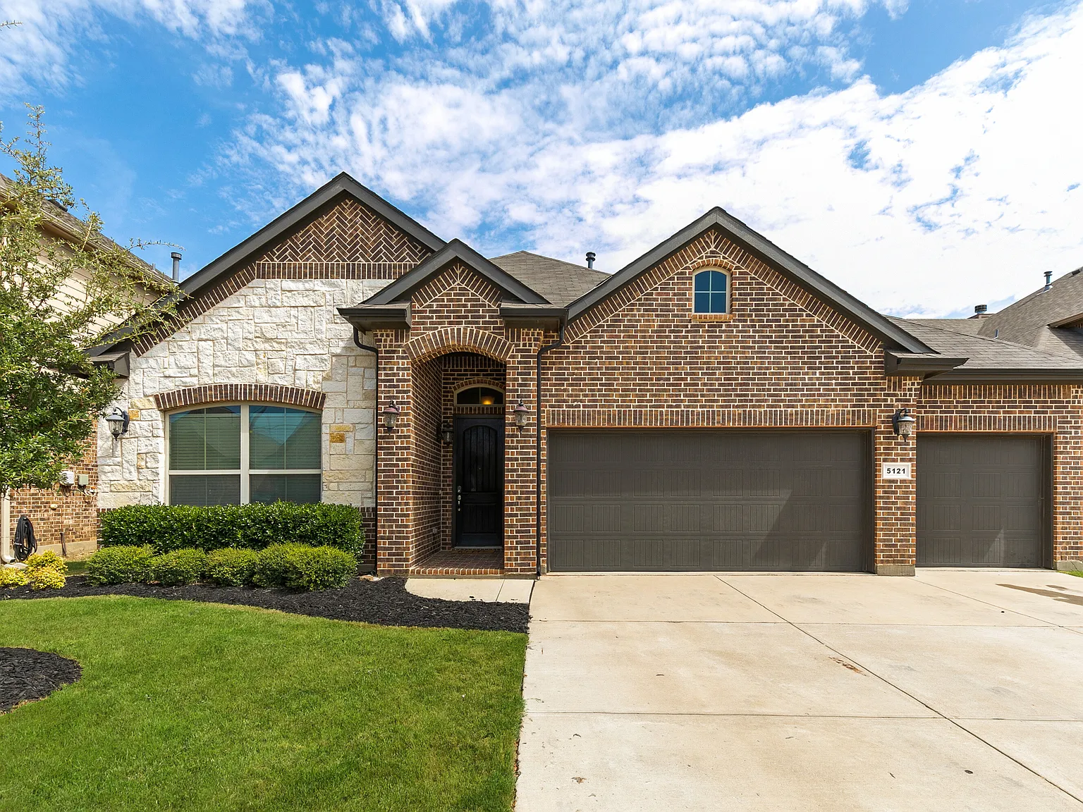 5 bed, 2495 sqft, $9,234 — Photo 1