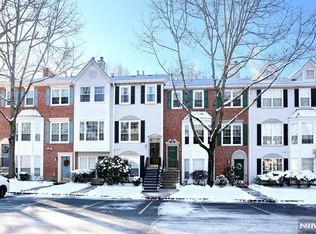 236 Larch Ln, Mahwah, NJ 07430