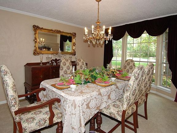 4th image of 2110 Lakeville Dr