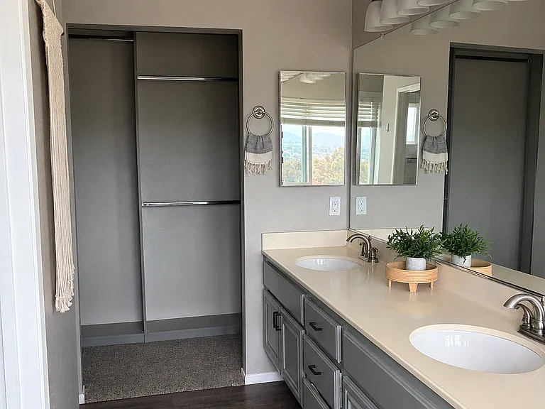 1734 Mount Way — Photo 5