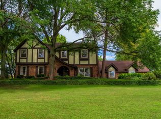 5N136 Meadows Ct, St Charles, IL 60175