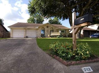 2112 N Yorktown Ct, League City, TX 77573