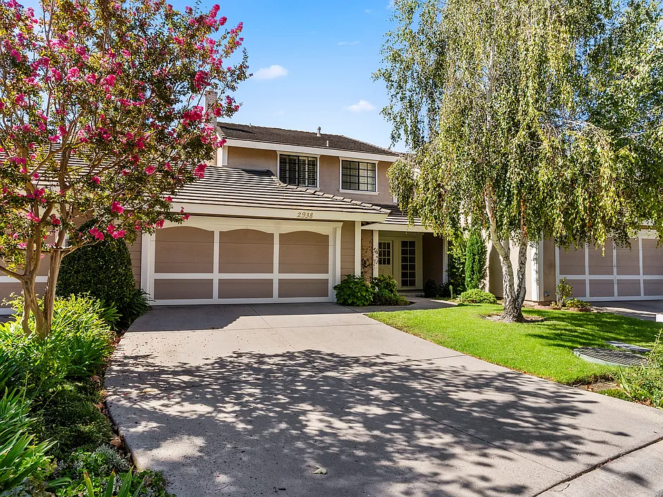 2938 Winding Ln