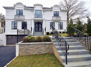 31 Devon Rd, Great Neck, NY 11023