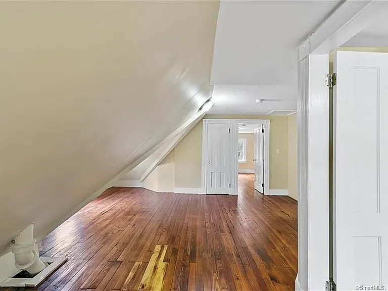 40 Wintergreen Ave — Photo 17