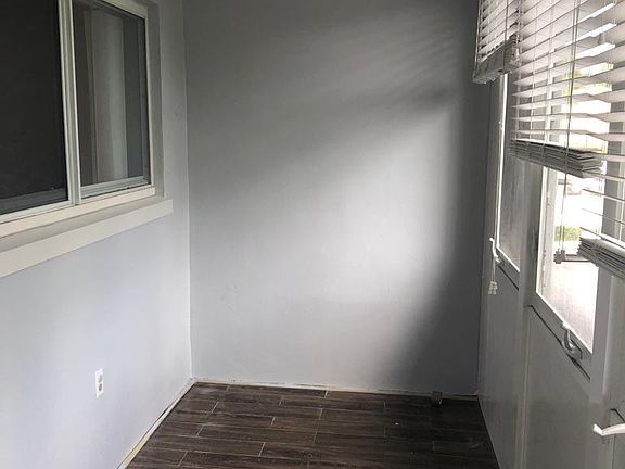 Tiled Florida room great for office or spare bedroom for gue