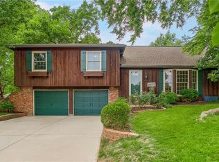 10006 Linden St, Overland Park, KS 66207