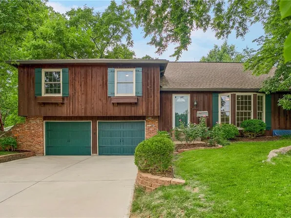 10006 Linden St, Overland Park, KS 66207