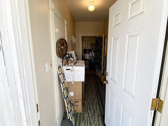 3rd image of 101 Pine St
