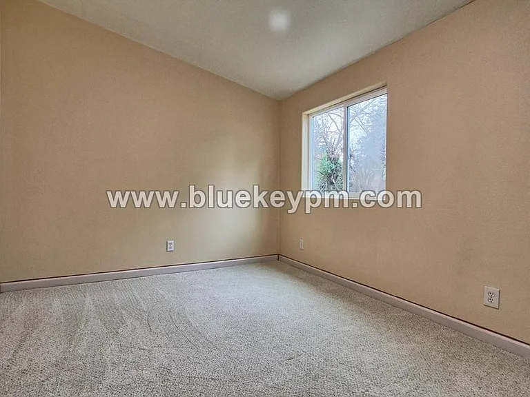 140 NE 156th Ave — Photo 8