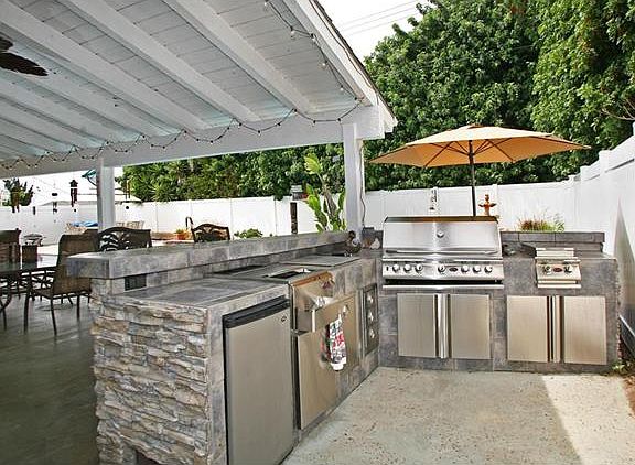 Best Outdoor BBQ Kitchen!