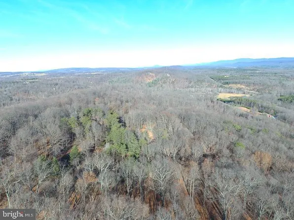 25 Quiveys Grv, Augusta, WV 26704