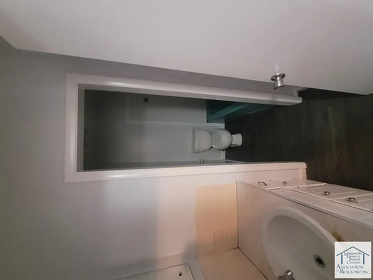 315 Spring Dr — Photo 2