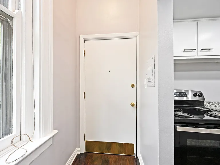 945 Parkside Pl #2 — Photo 6