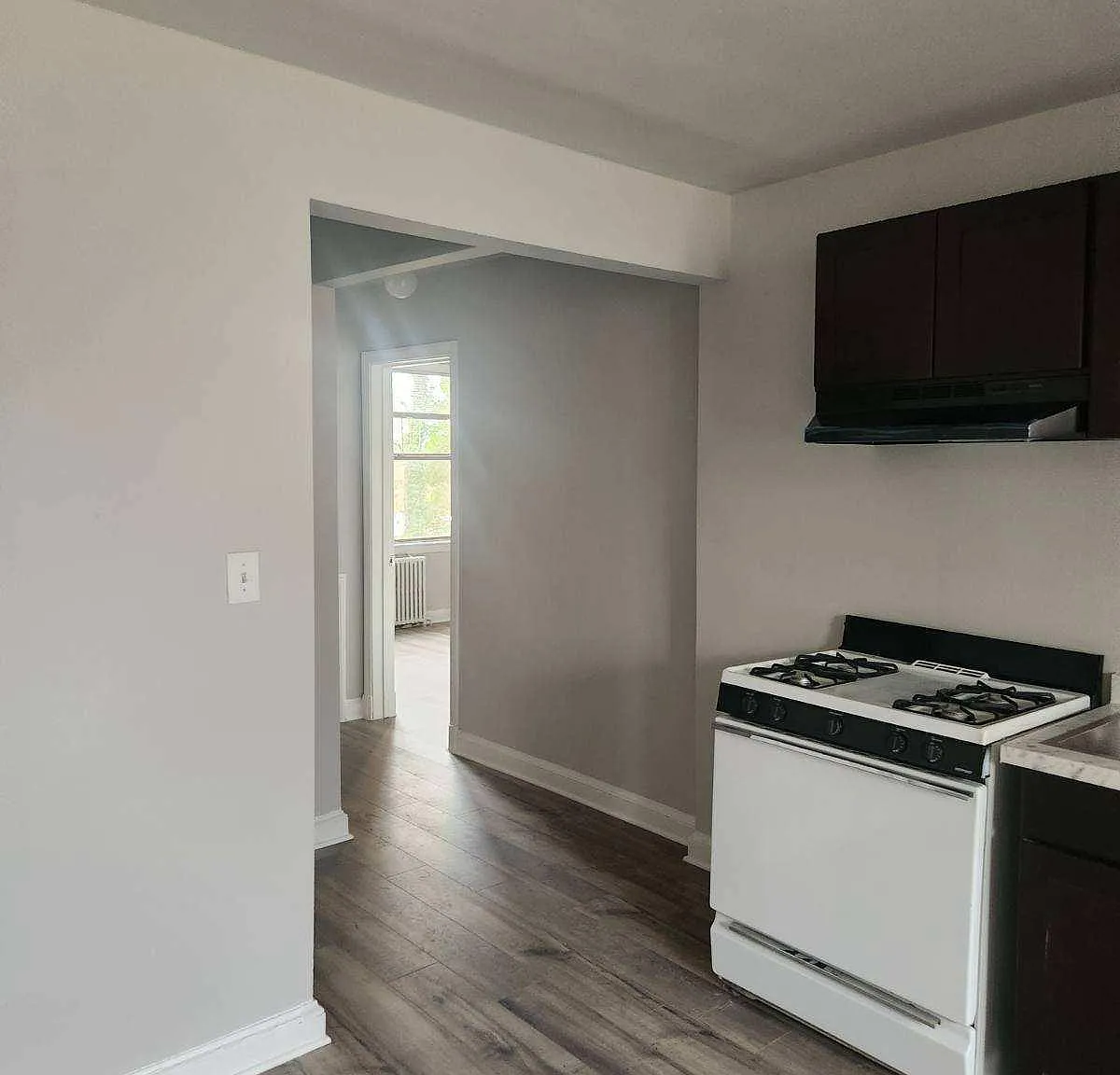 3 bed, 800 sqft, $2,000 — Photo 3