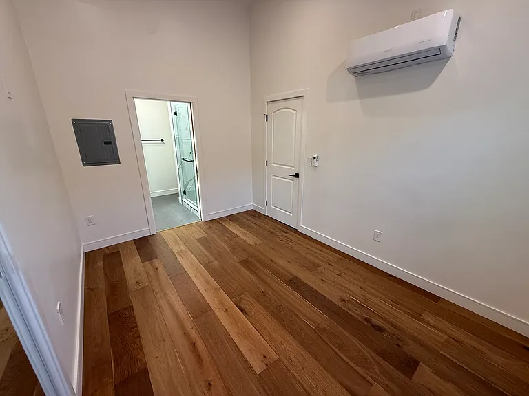 23662 Community St — Photo 11