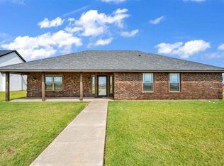 500 Scissortail St, Geronimo, OK 73543