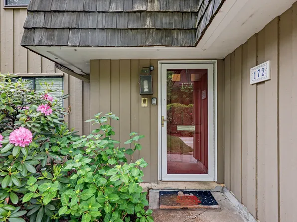 172 Gillies Ln #172, Norwalk, CT 06854