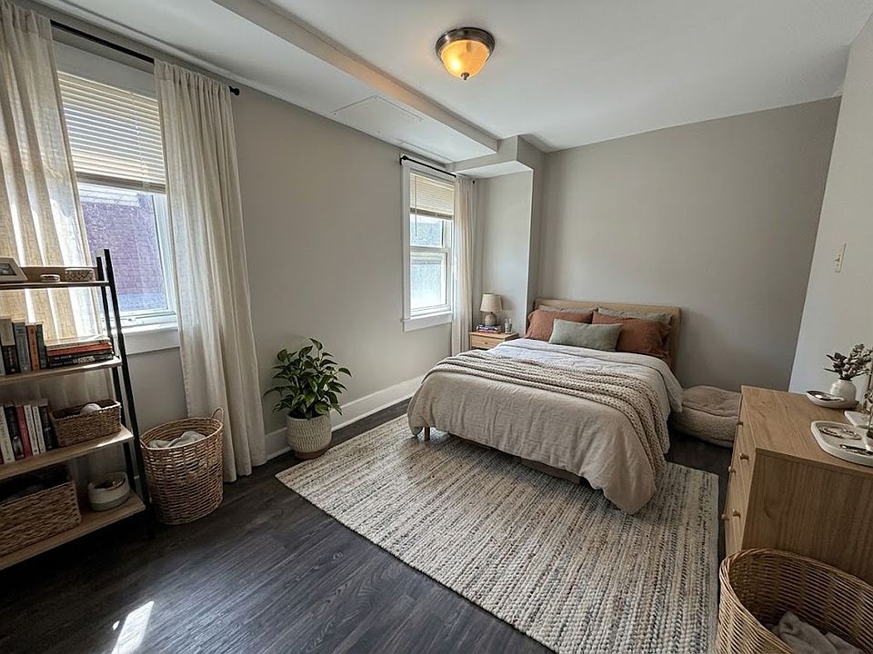 1st image of 208 W Vine St