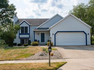 4225 Hunter Run Cir, South Bend, IN 46628