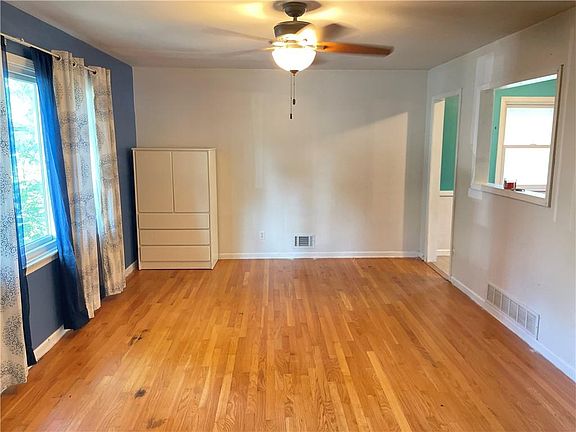 3rd image of 8821 Evanston Ave