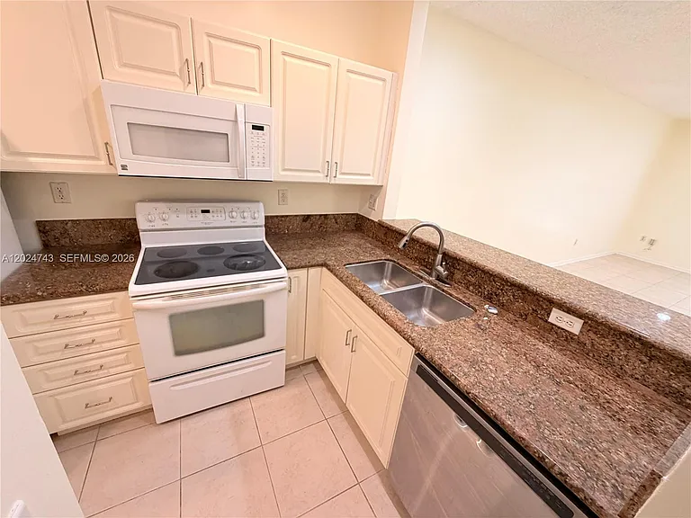 2232 SE 26th Ln #1 — Photo 5