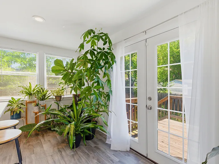 4318 Lawrence St — Photo 10