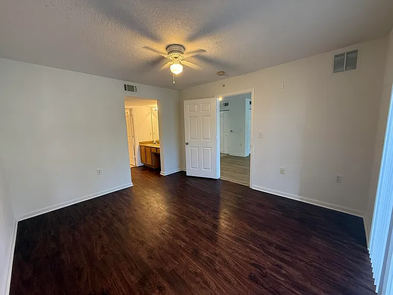 231 SW Palm Dr #107 — Photo 10