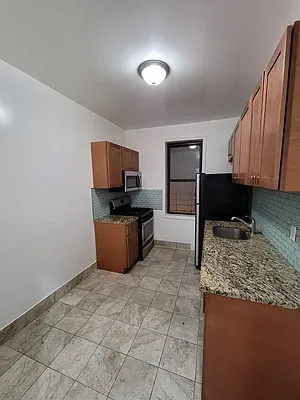 Rented by Akam Sales and Brokerage | media 7