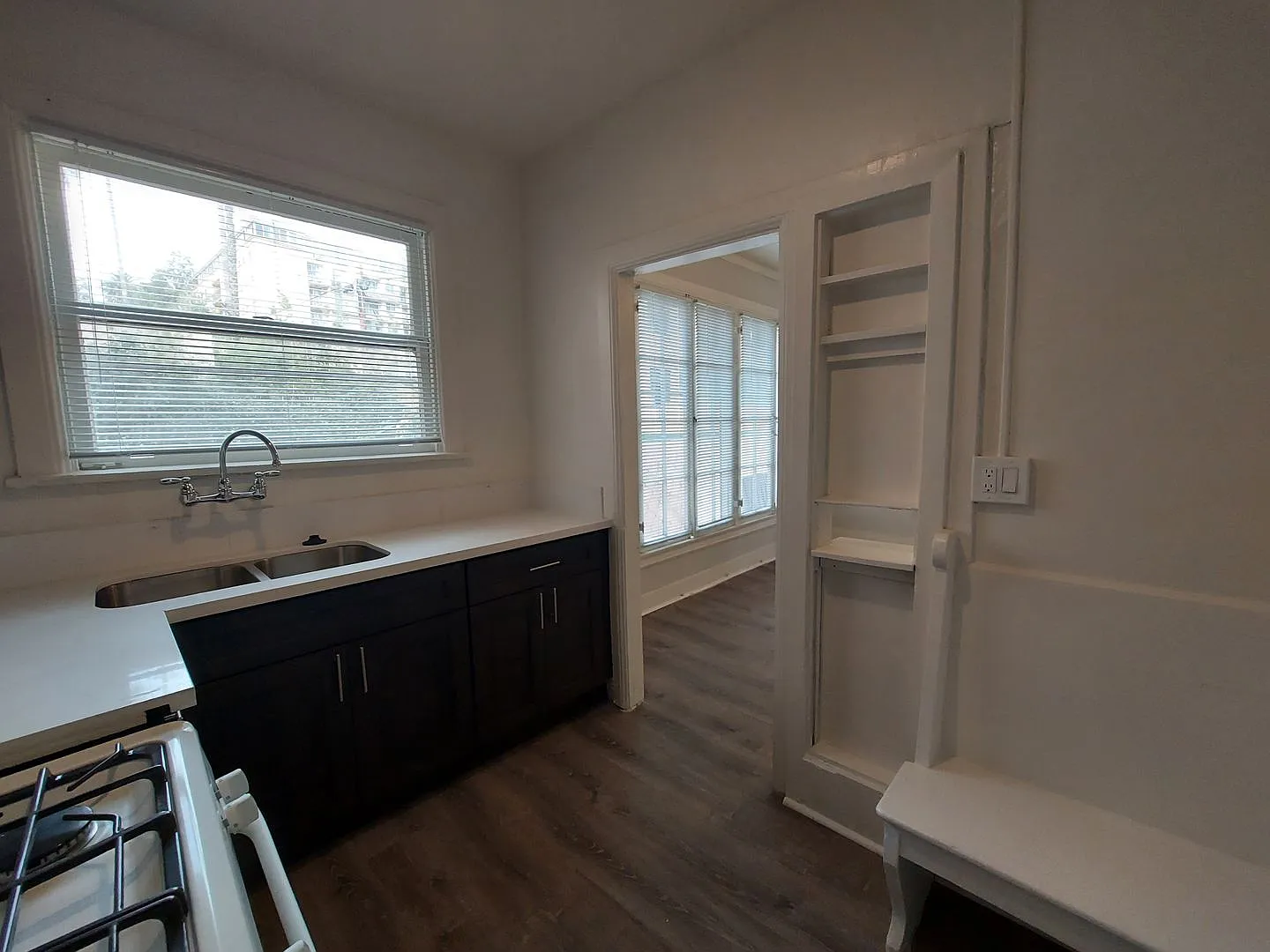 1800 North La Brea Ave — Photo 2