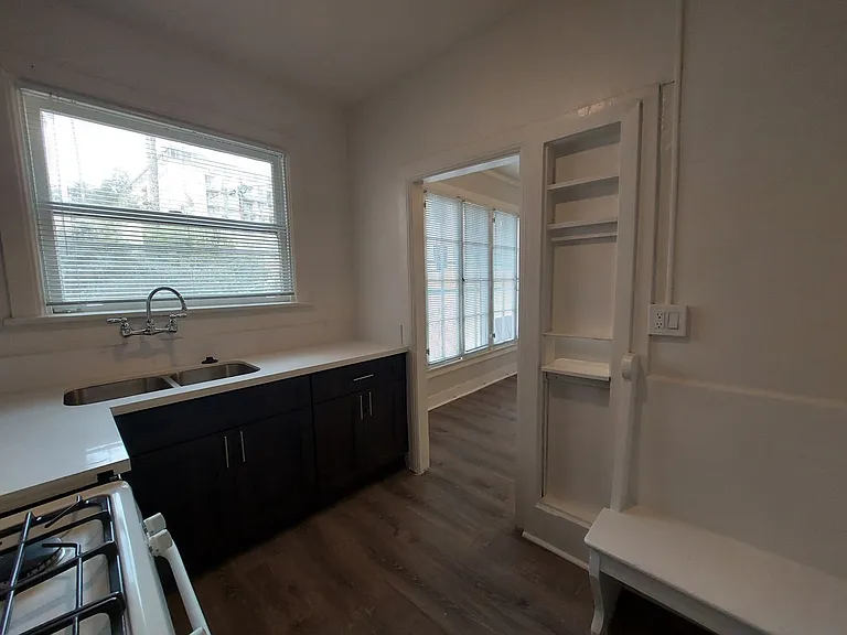 1800 North La Brea Ave — Photo 2