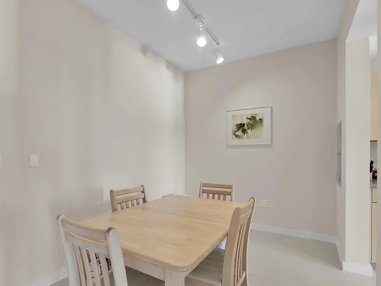 533 NE 3rd Ave — Photo 8