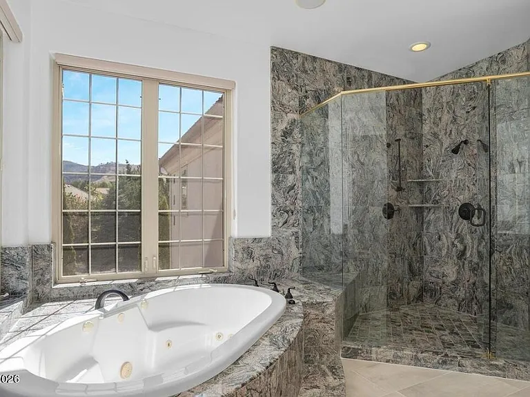 4690 Aberfeldy Rd — Photo 24