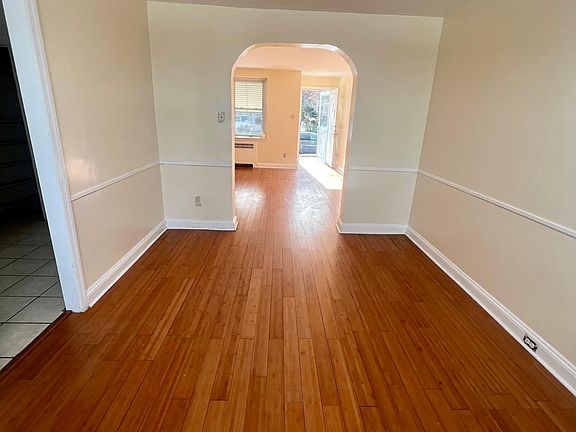 4th image of 132 Academy Ln