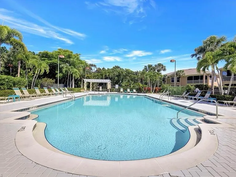 22650 Island Lakes Dr — Photo 30