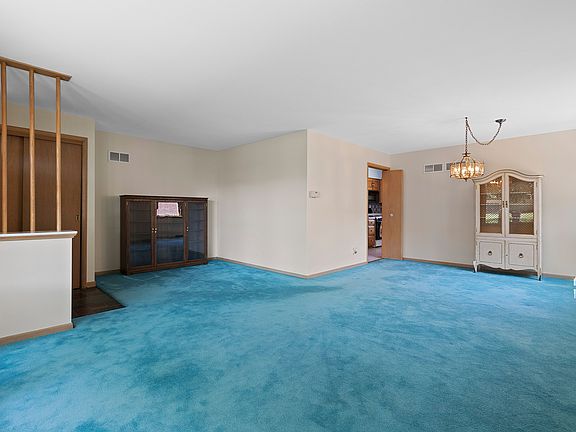 4th image of 10629 Leclaire Ave