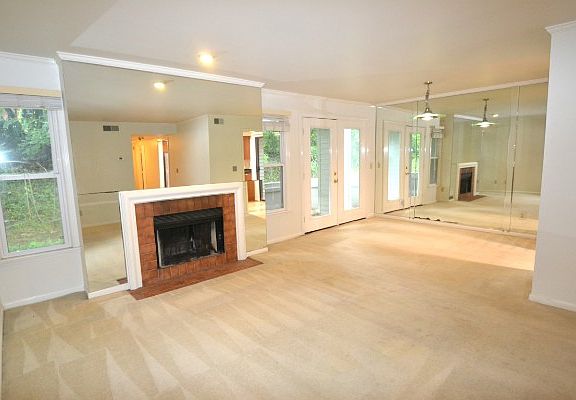 3rd image of 202 Hillsboro Pl