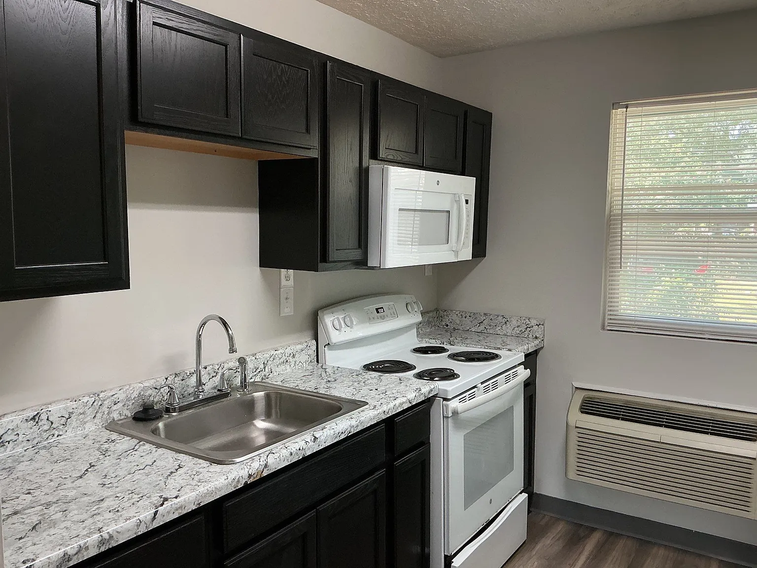 1 bed, 574 sqft, $850 — Photo 2