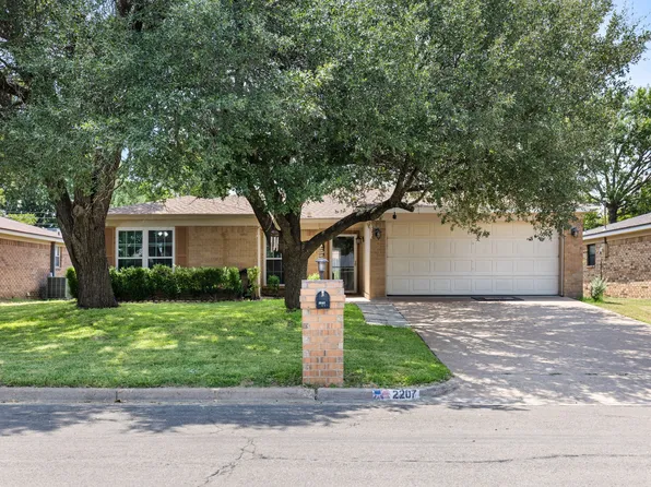 2207 Skylark Dr, Woodway, TX 76712