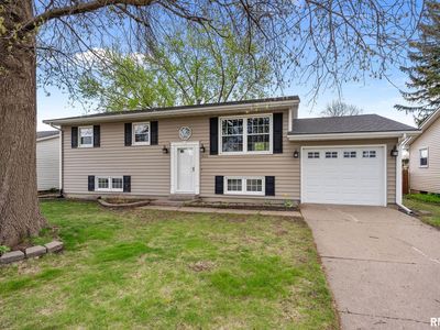 6411 Cedar St, Davenport, IA, 52806