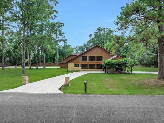 3rd image of 15418 Willis Way