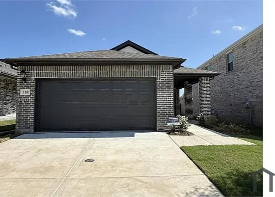 109 Greenbriar Dr