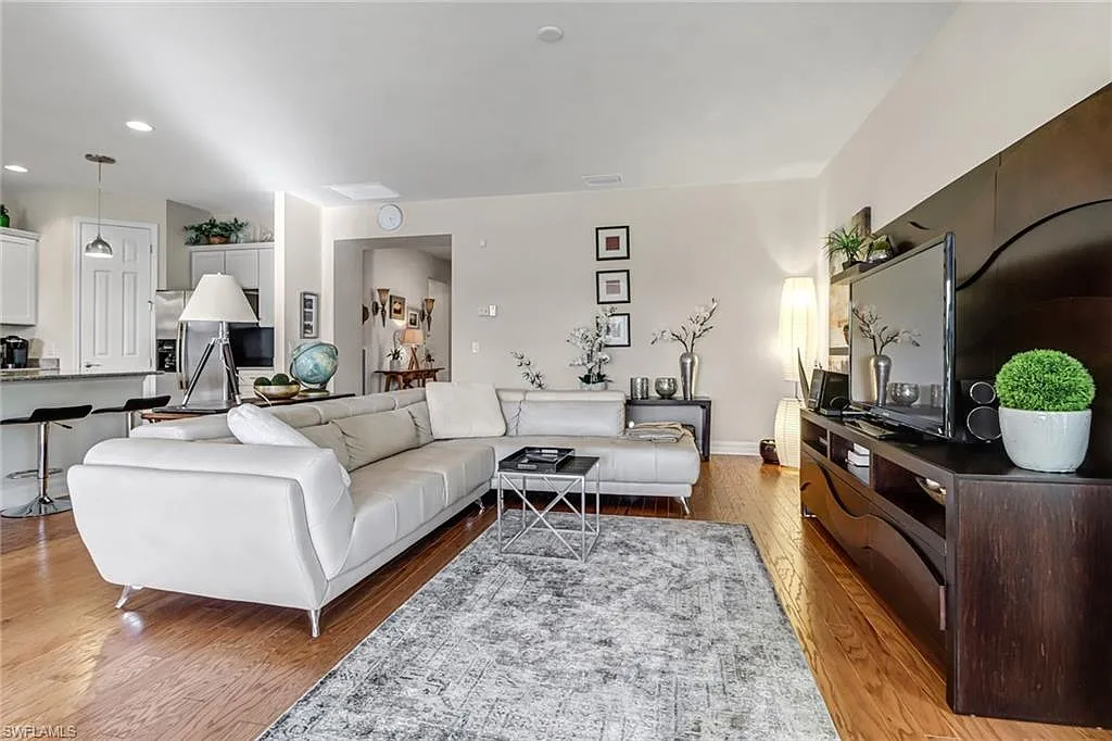 2 bed, 2.0 bath, 2046 sqft, $6,000 — Photo 4