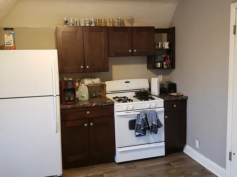 137 4th Ave S #2 — Photo 8