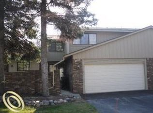 4385 Foxpointe Dr #1, West Bloomfield, MI 48323