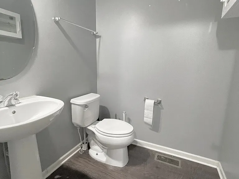 1670 Primrose Ave — Photo 21