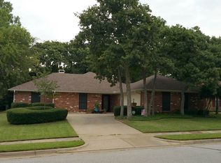 2809 Woodpath Ln, Bedford, TX 76021